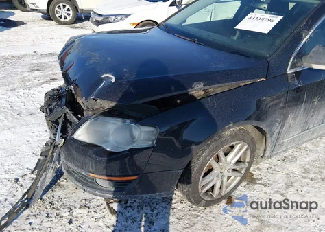 2008 Volkswagen Passat Lux z USA, uszkodzony, nr VIN WVWEK73C78E209992